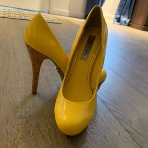 Jennifer Lopez yellow cork heels